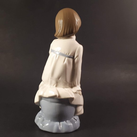 Enrique Nadal Sitting Girl w/ Rose Collectors Edition 1986 Spain - Picture 4 of 8